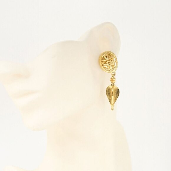 CHANEL CC Logos filigree Drop Clip-On Earrings Gold Tone 95A Auth w/Box s108-2 - Picture 2 of 5